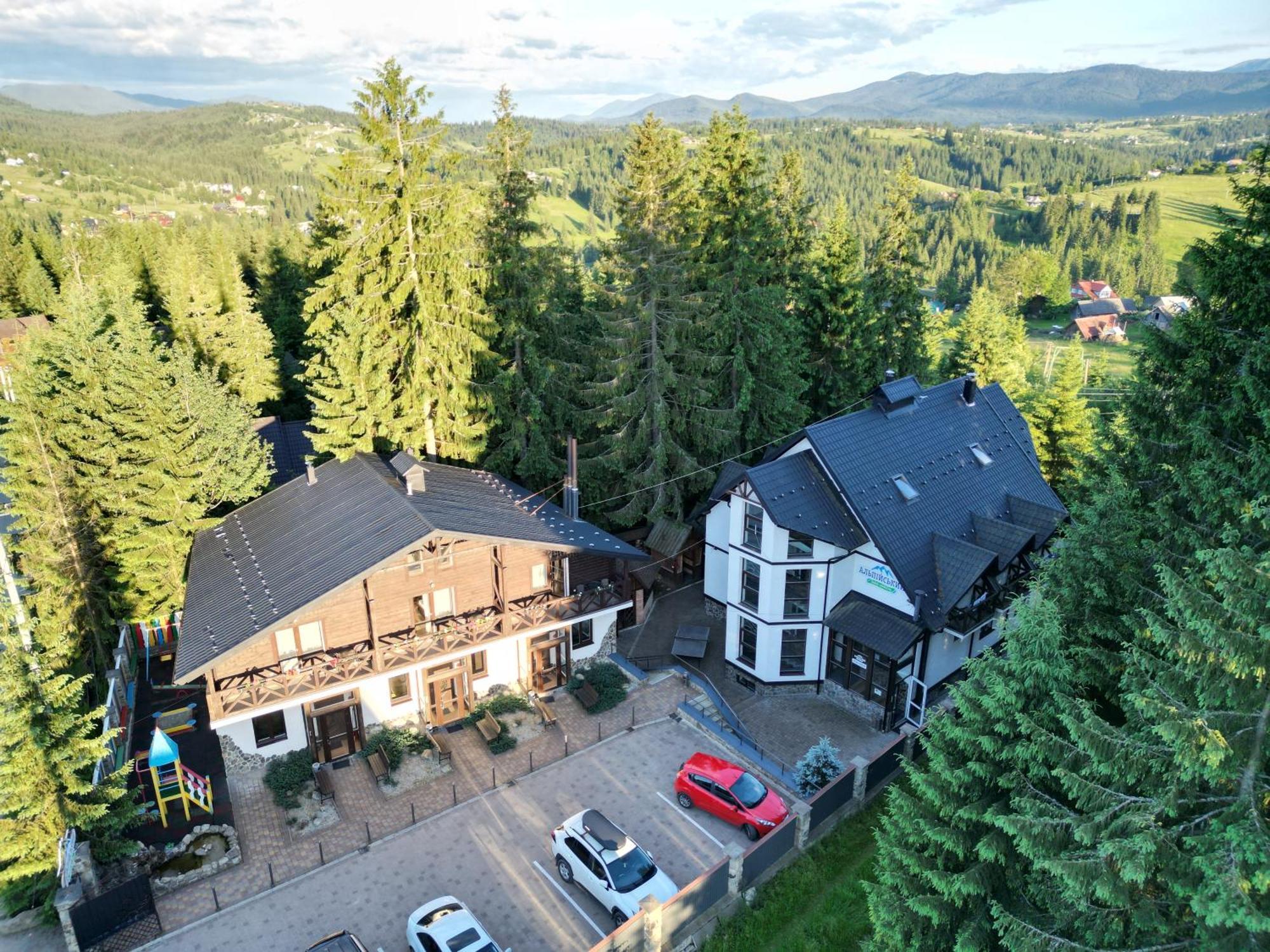 Alpiyskiy Yablunytsya Extérieur photo